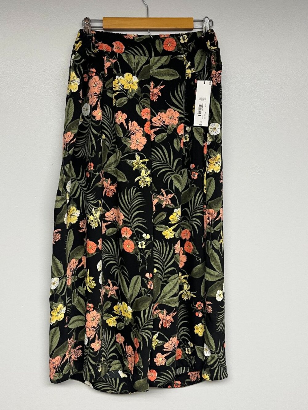 NWT- Liz Claiborne Sz 16 Black Floral Wide Leg Pants
